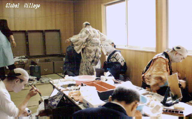 �y���̗l�q